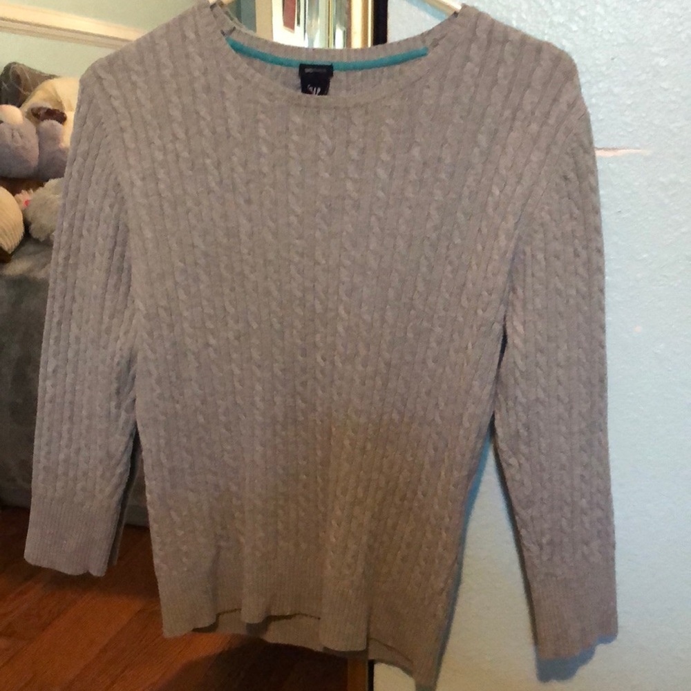 GAP Grey Sweatshirt (Stretching)